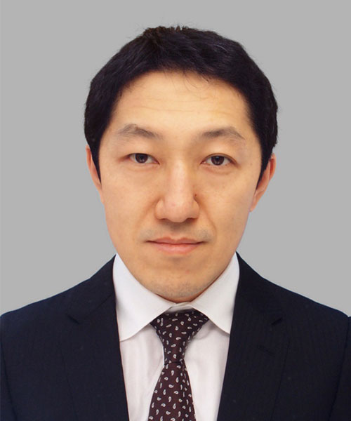 川西 康友